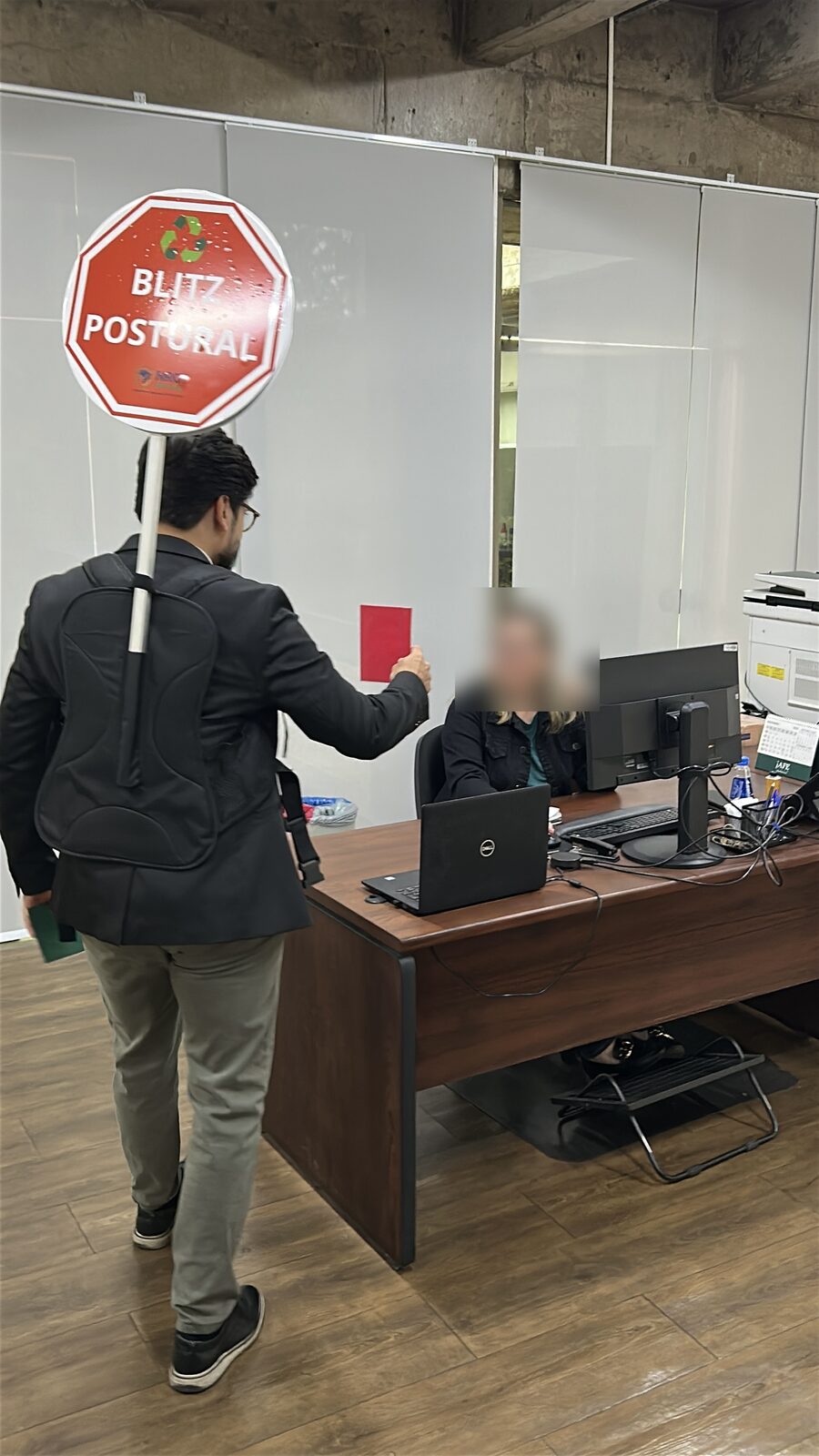 Blitz Postural em ação, aviso simbólico de postura