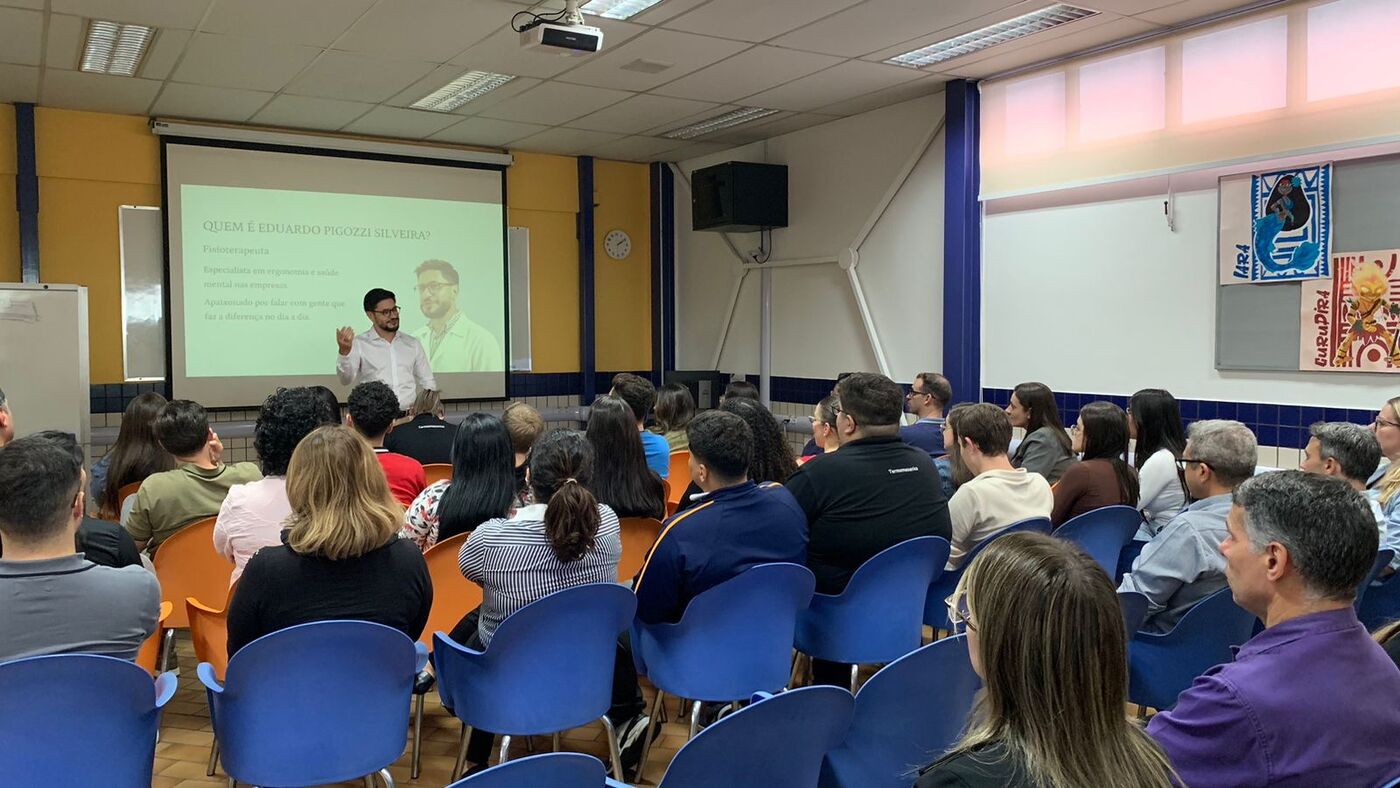 Palestra em auditório corporativo